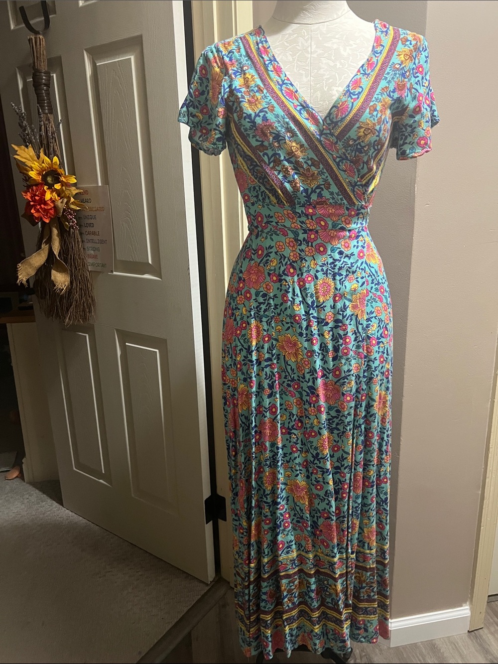 Dropped 30% Size small 2-4 with high side slit
